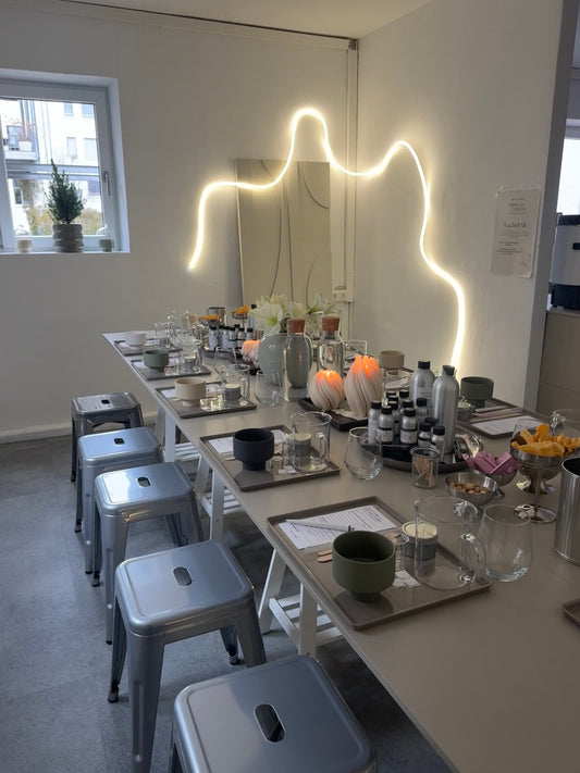DRINKS & CANDLES - Duftkerzen Workshop Do 02.04.2026